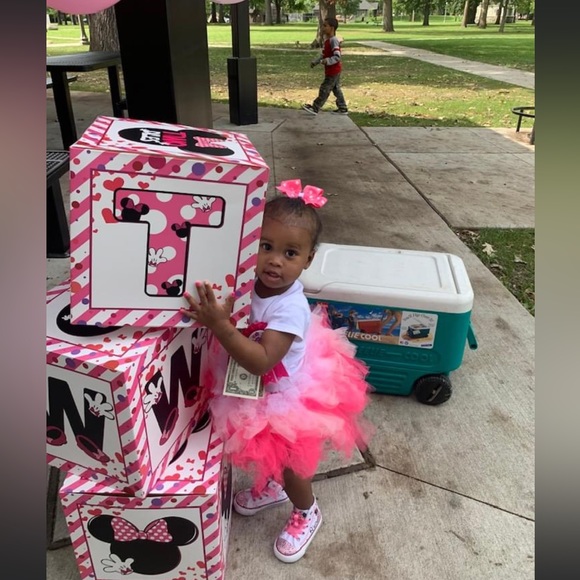 Kids Minnie Mouse Birthday Converse - Picture 9 of 10